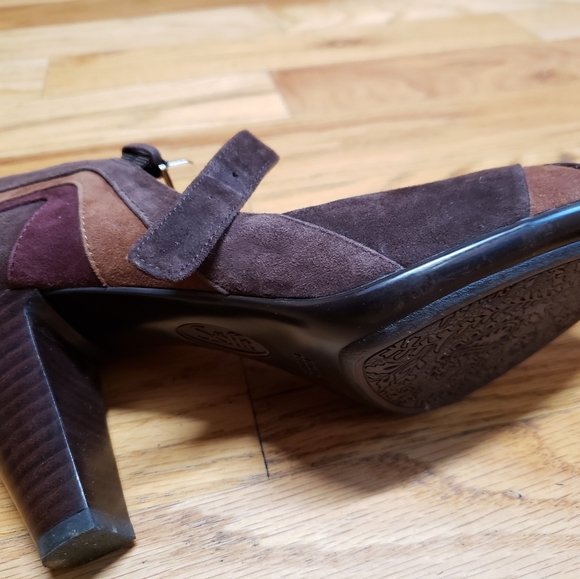 Shoes - Picture 5 of 6